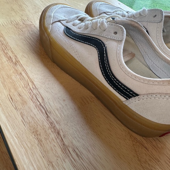 Vans Black and White Sneakers Retro-Inspired Style - Picture 8 of 9